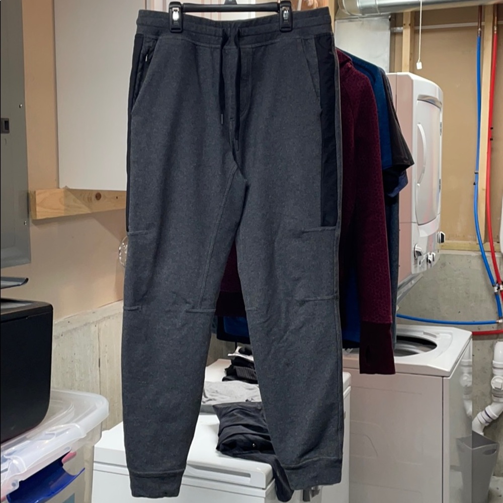 Men’s Lululemon sweatpants w/ cuffed leg